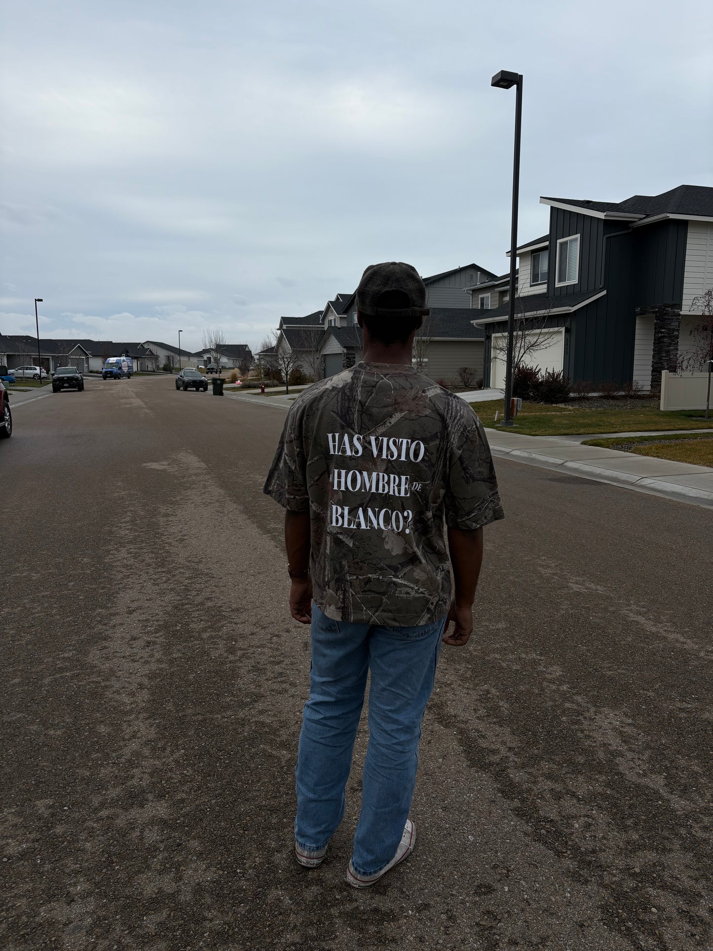 Man in White - 4 Languages